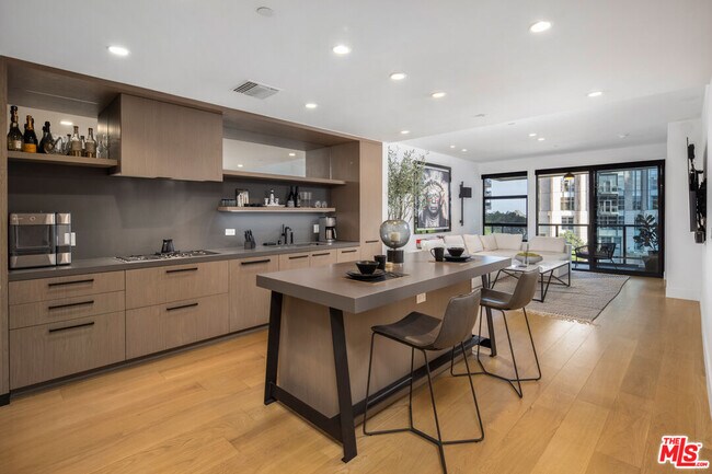 Foto del edificio - 10777 Wilshire Blvd