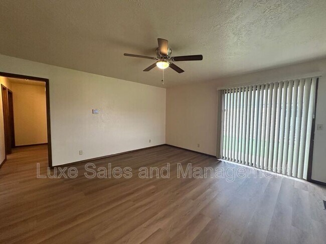 Foto del edificio - 8310 NW 8th St