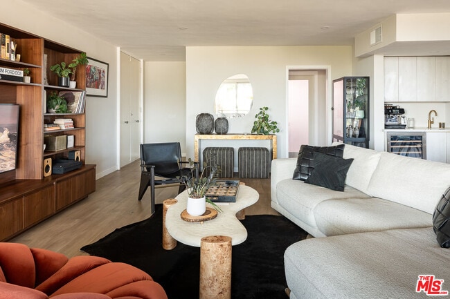 Building Photo - 8401 Fountain Ave