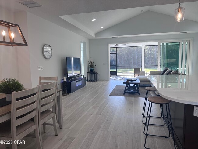 Building Photo - 9259 Paradise Dr