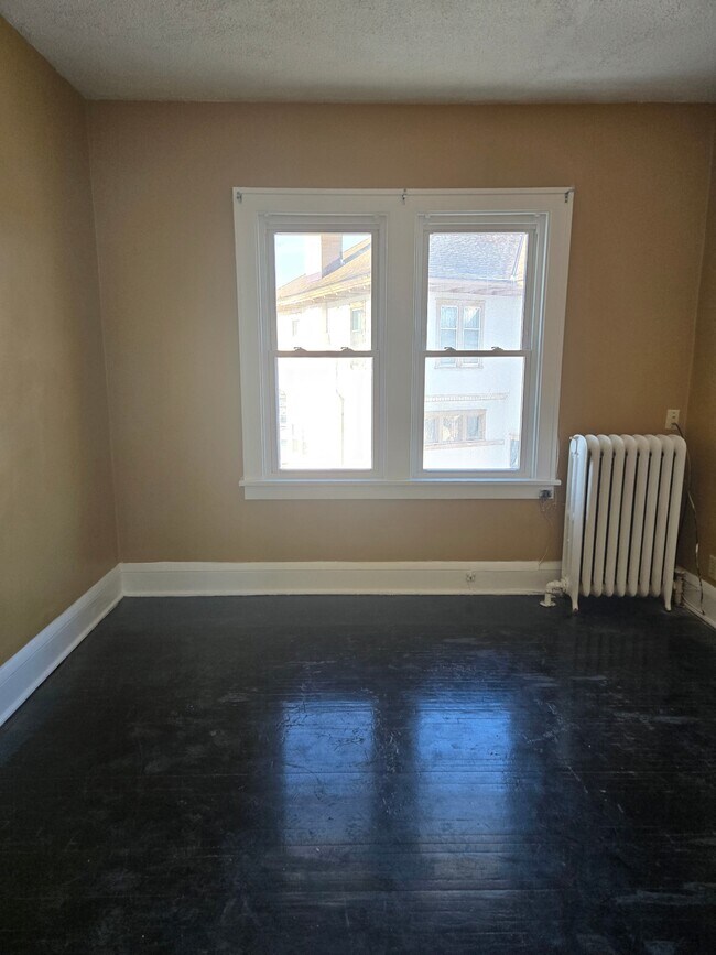 Dormitorio 1 - 716 Elwood Ave N