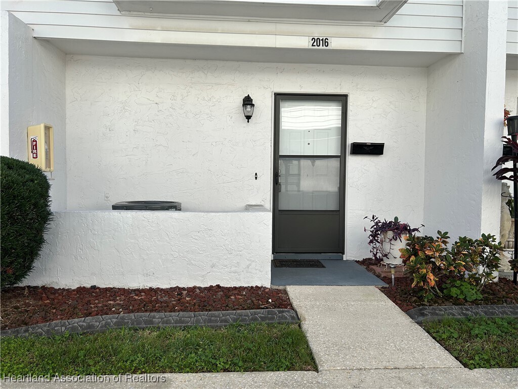 Foto principal - 2016 Lakeview Dr