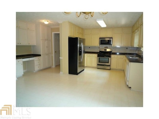 Building Photo - 755 Rosehill Ln SW