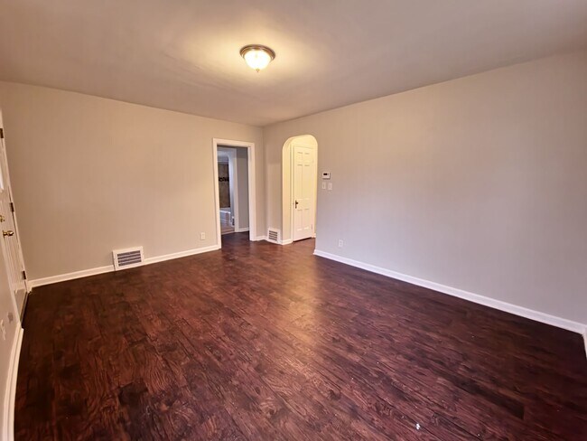 Foto del edificio - Single Family Home Maple Heights
