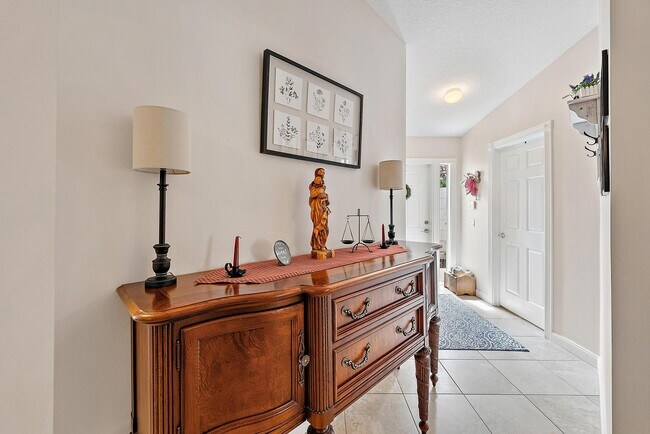 Foto del edificio - 8229 St Johns Ct