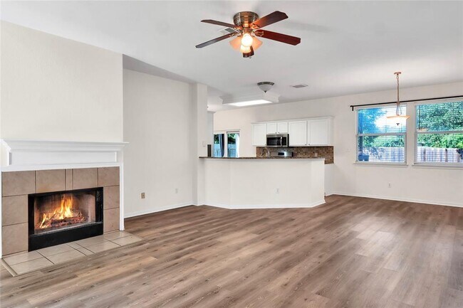Building Photo - 6004 Mesa Verde Cir