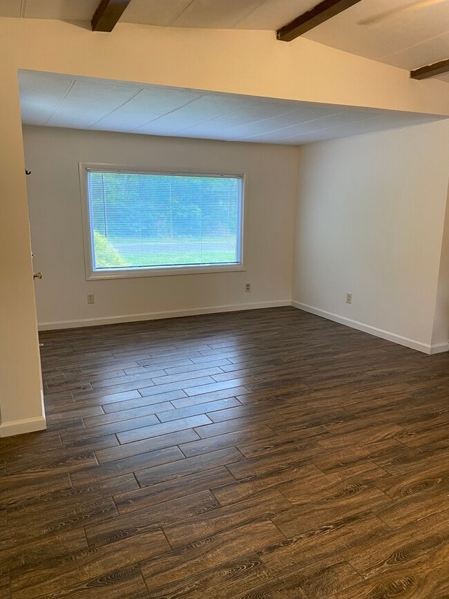 Building Photo - 541 Evergreen Rd