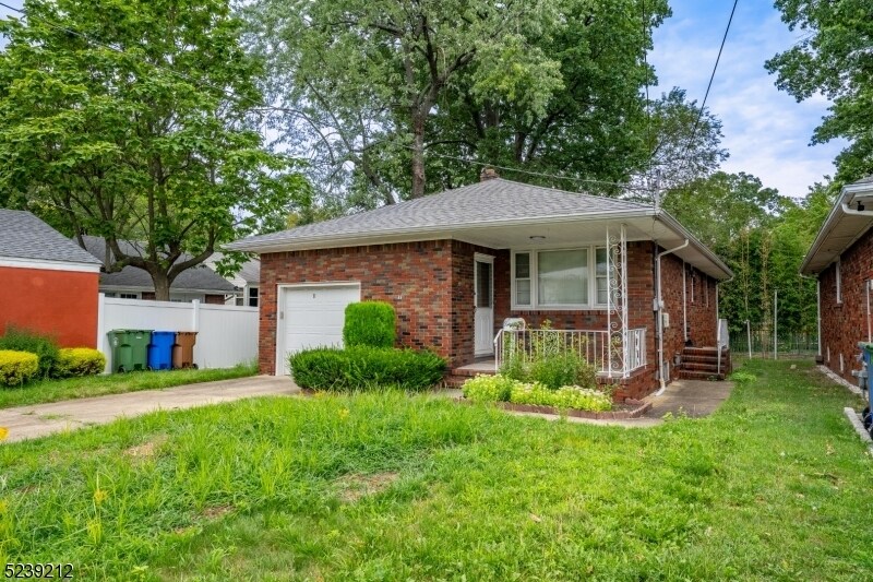 Primary Photo - 11 Princeton Rd