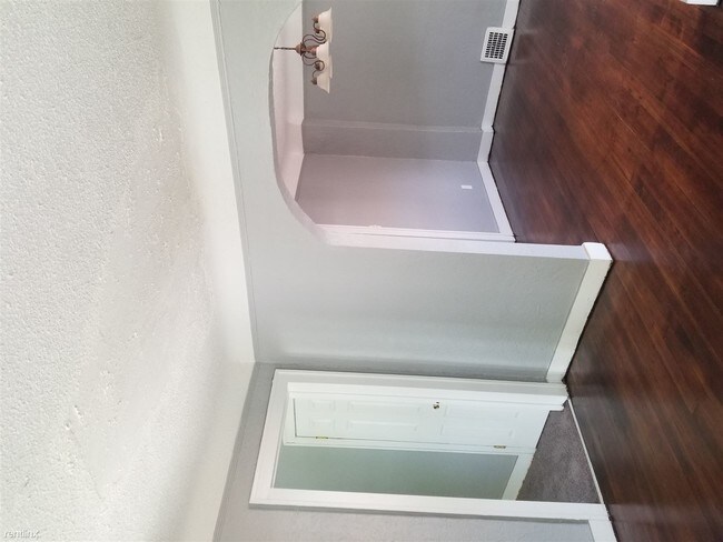 Building Photo - 3 br, 1 bath House - 20201 Ilene St