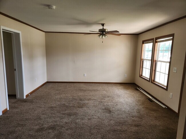 Foto del edificio - 130 Meadows Ln