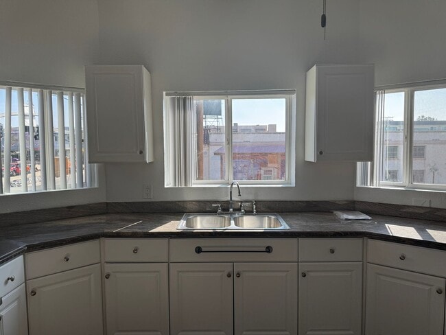 Foto del edificio - 939 University Ave