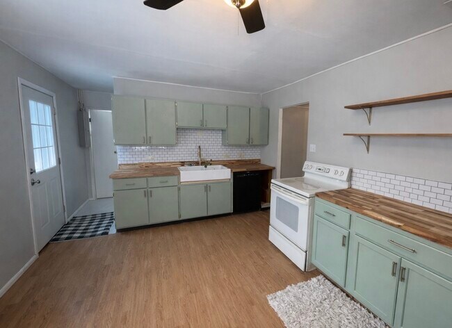 Foto del edificio - 439 Rosewood Ct