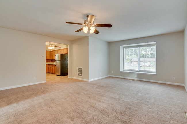 Foto del edificio - Spacious Three Bedroom Now Ready