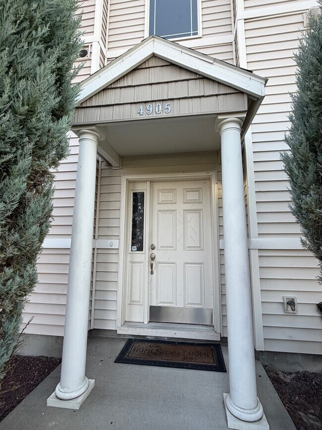 Foto del edificio - 4905 Montague Ln