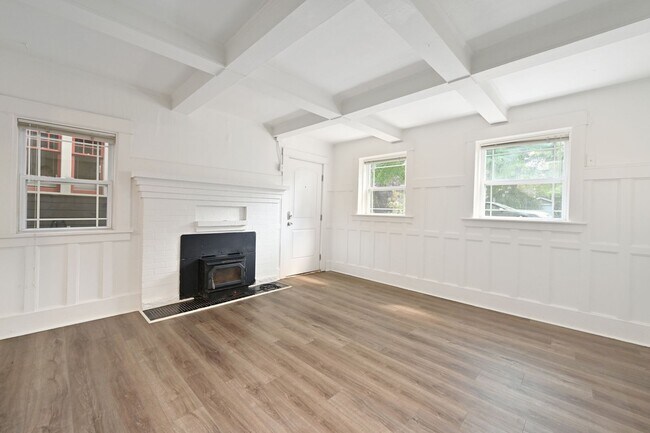 Foto del edificio - 108 NE 43rd St