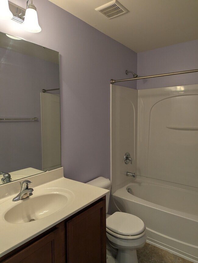 Foto del edificio - Charming 3-Story Townhome in Shiloh Grove