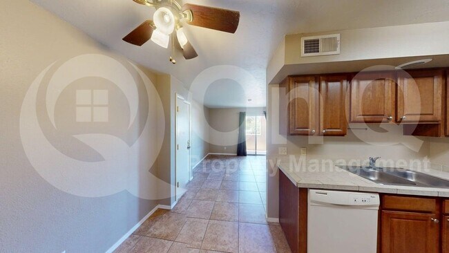 Building Photo - 1810 E Blacklidge Dr