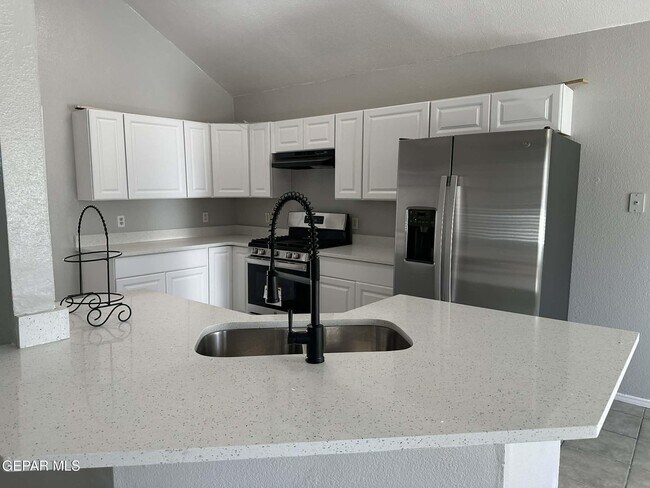 Foto del edificio - 11364 Crater Lake Ave