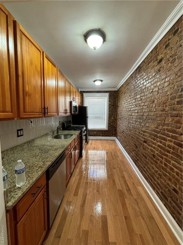 Primary Photo - 2081 Cruger Ave