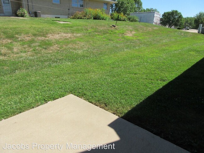 Building Photo - 1619-1621 Juniper Dr