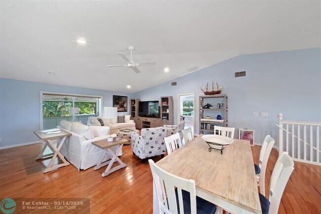 Foto del edificio - 4255 NE Sunset Dr