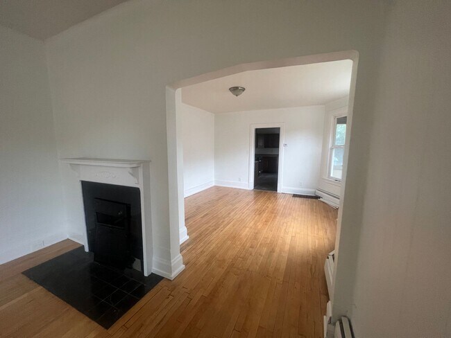 Foto del edificio - 681 NE Lowry Ave