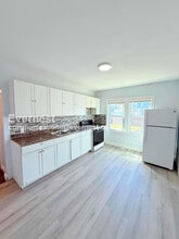 Building Photo - 2484 Woodmere St