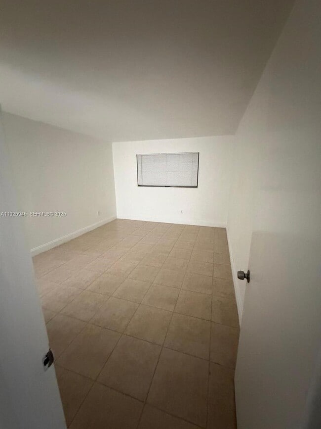 Building Photo - 15205 NE 6th Ave