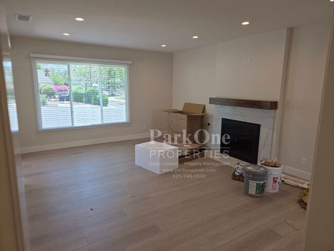 Building Photo - Super Cute and Updated Cottage near Downtown