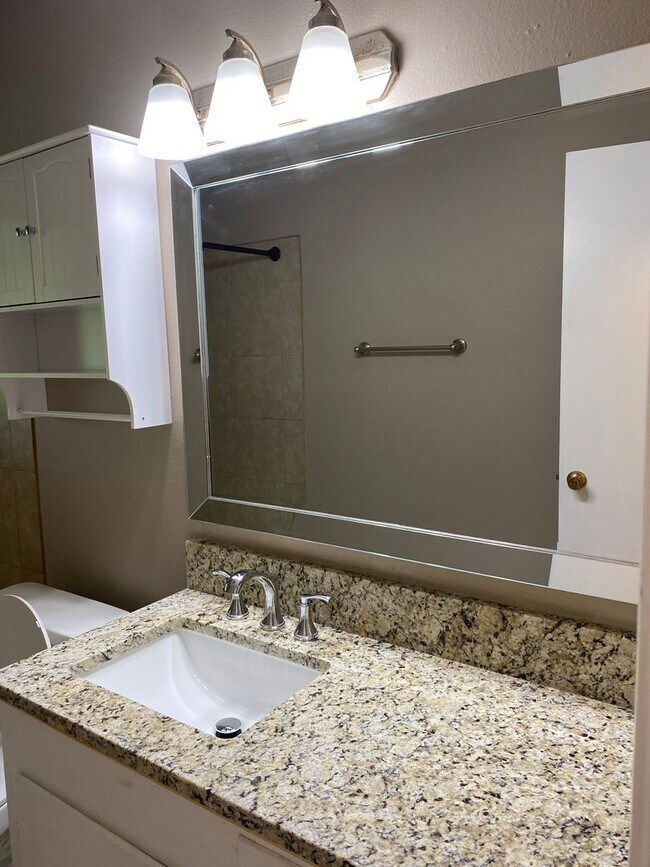 Building Photo - Shady Grove Rental