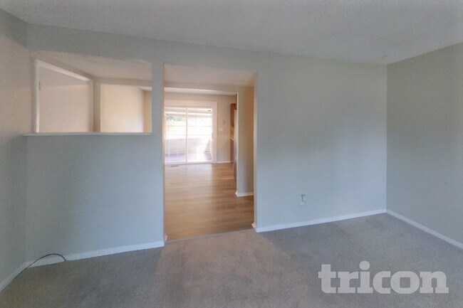 Foto del edificio - 2286 Farnsworth Dr
