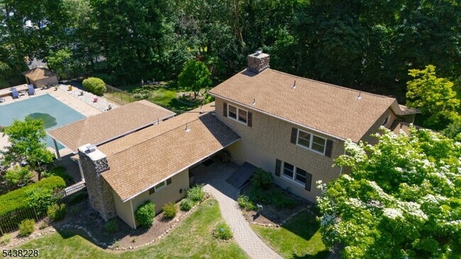 Foto del edificio - 8 Crosby Ln