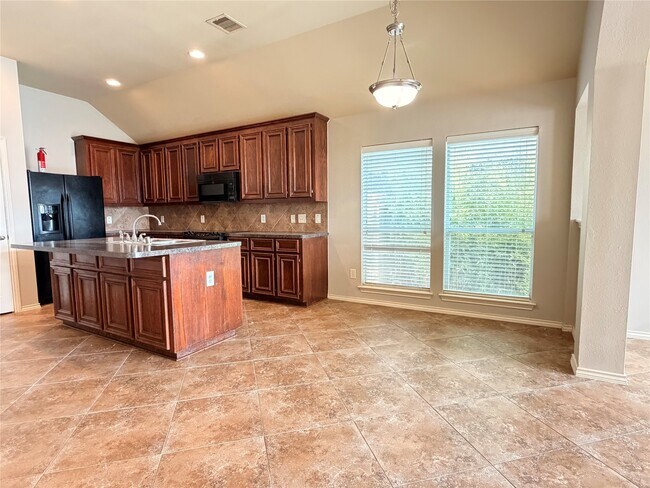 Building Photo - 2210 Thorn Berry Creek Ln
