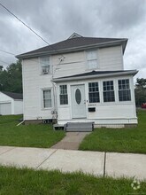 Building Photo - 3 Goshen St