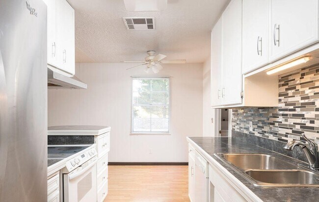 Foto del edificio - 2955 Huntington Dr