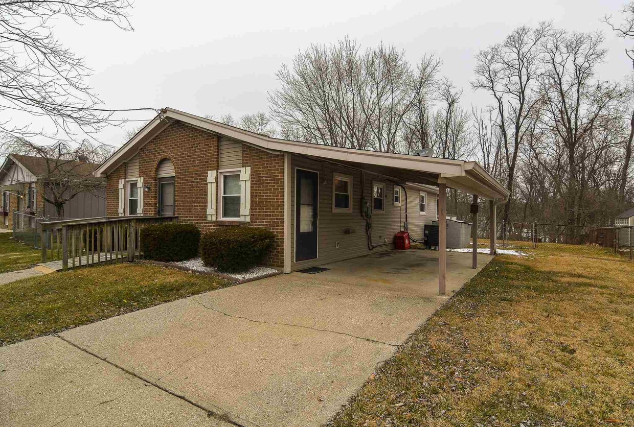 7662 E Covered Bridge Dr, Florence, KY 41042 House Rental in Florence
