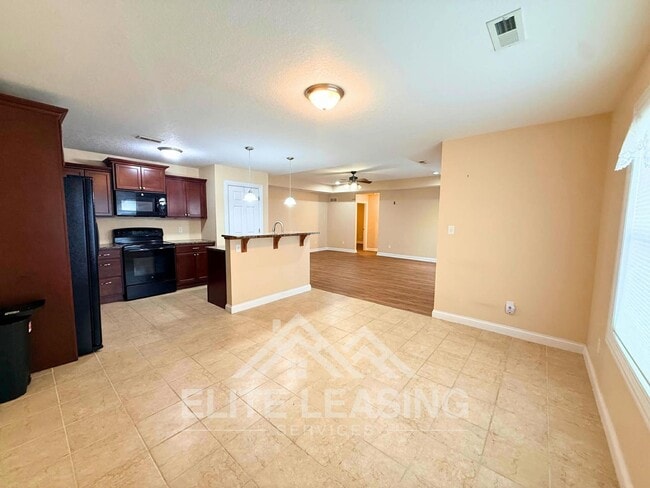 Building Photo - Beautiful 3 Bed, 2 Bath One-Level Home | HOA Maintained