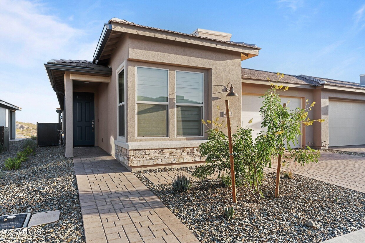 Foto principal - 4042 Desert Moon Dr