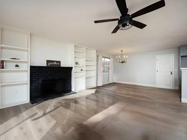 Foto del edificio - 12290 Dyer Ct