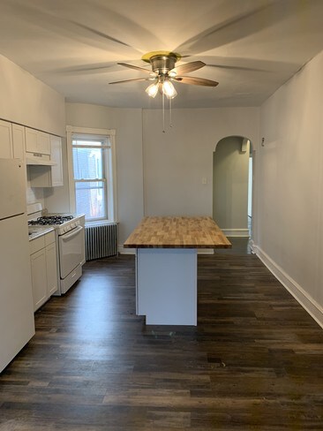 Building Photo - 4030 Parkside Ave