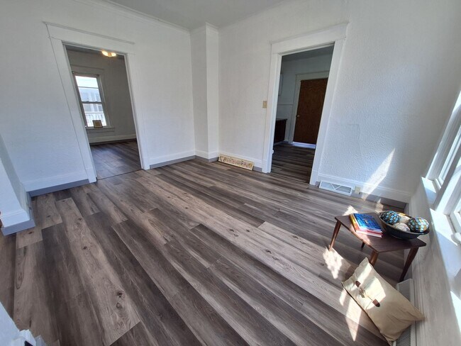Building Photo - 344 1st St.