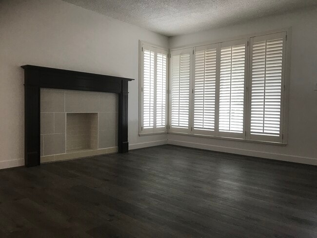 Viviendo - 2505 NE 82nd St