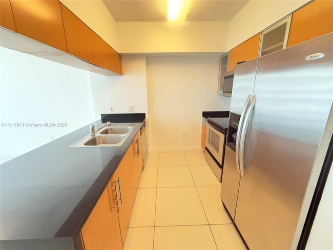 Foto del edificio - 1750 N Bayshore Dr