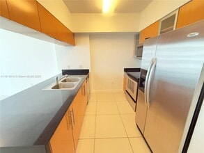 Building Photo - 1750 N Bayshore Dr