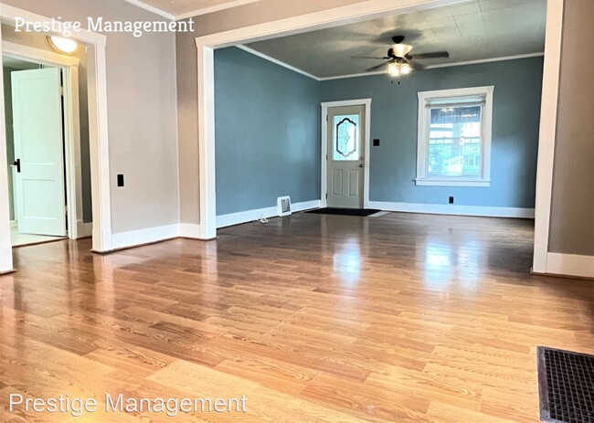 Building Photo - 2 br, 1 bath House - 920 Lake St