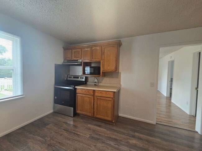 Building Photo - 1 Bedroom 1 Bath Home in Shawnee!