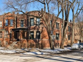 Building Photo - 3018 W Schubert Ave