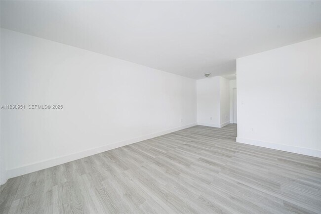 Foto del edificio - 6735 NW 2nd Ct