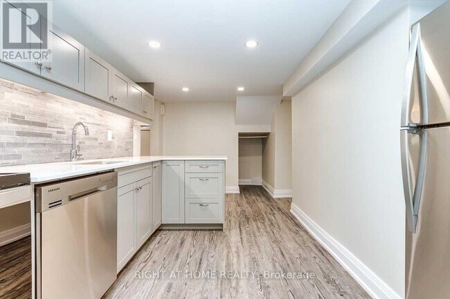 Photo du bâtiment - 691 Simcoe St N