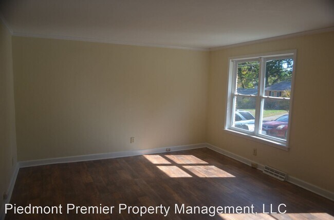 Building Photo - 3 br, 1 bath House - 1655 E 22nd Street
